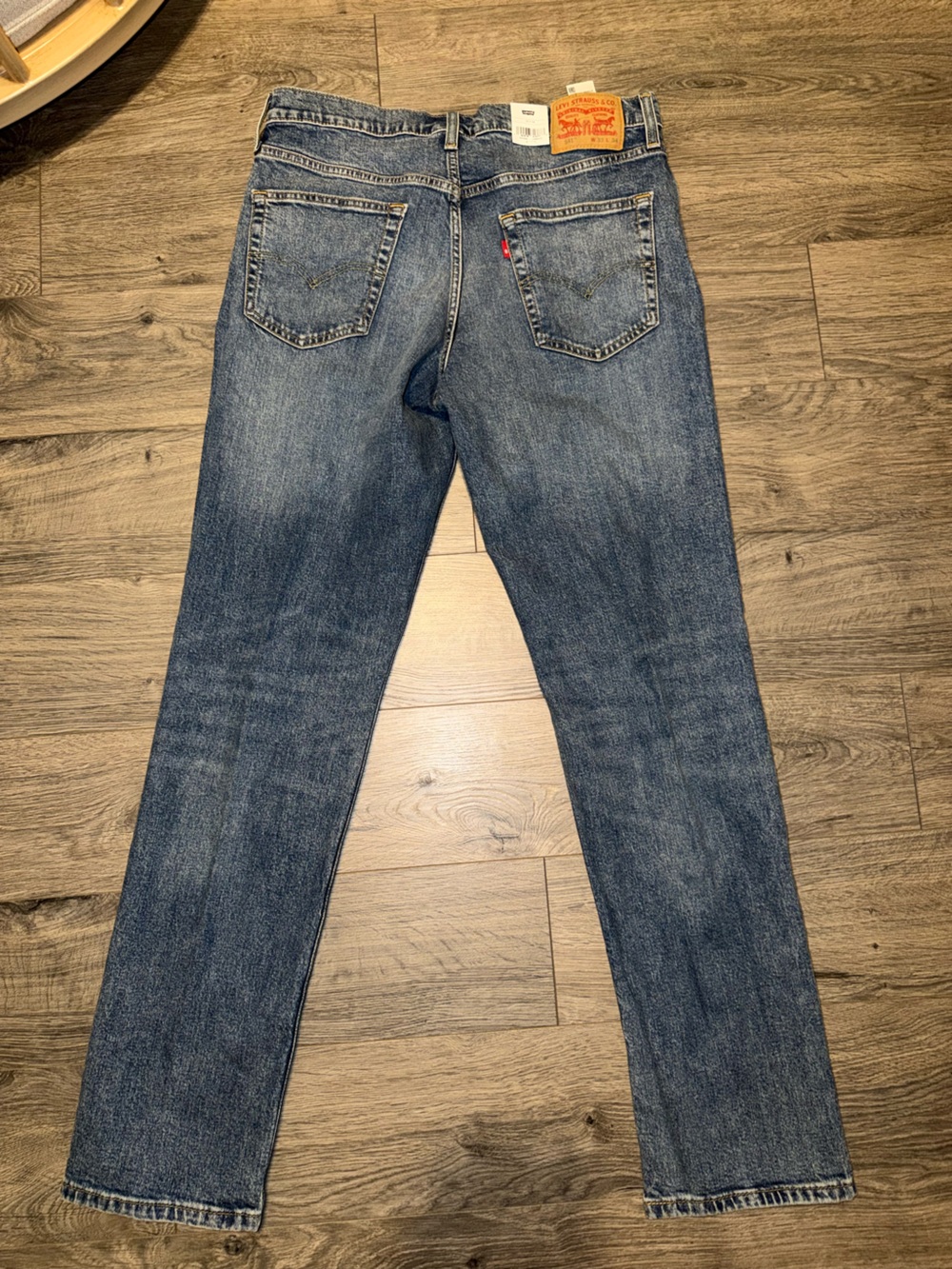 Levi's Men's Straight Leg Jeans in Medium Blue Wash - Picture 2 of 4